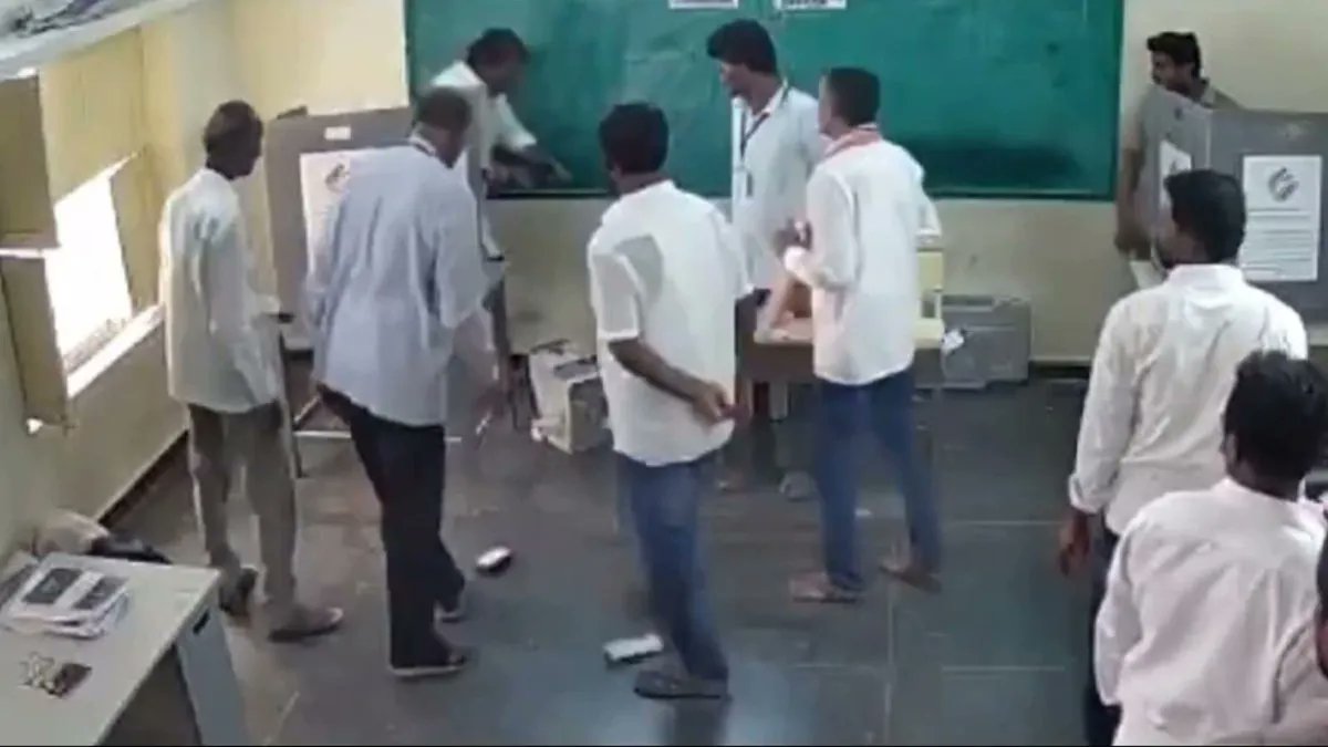 https://salarnews.in/public/uploads/images/newsimages/maannewsimage03062024_152929_SC bars YSRCP MLA accused of smashing EVM from entering counting station on June 4.jpg